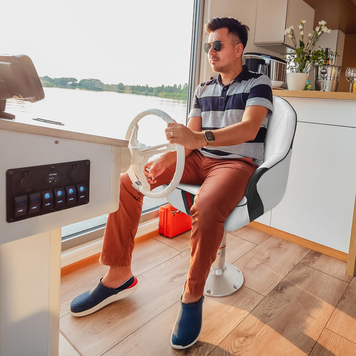 Pontoon Boat Captain Bucket Seat with Cover R818